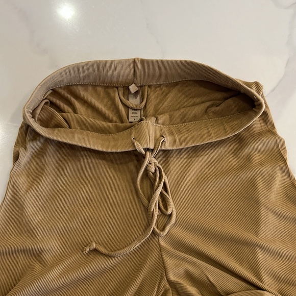 SKIMS Ribbed Lounge Set - Picture 11 of 13